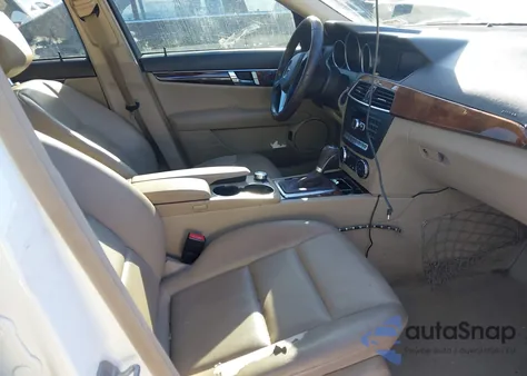 2013 Mercedes-Benz C 300 Luxury 4Matic/Sport 4Matic из США, поврежденный, VIN WDDGF8AB8DR266708